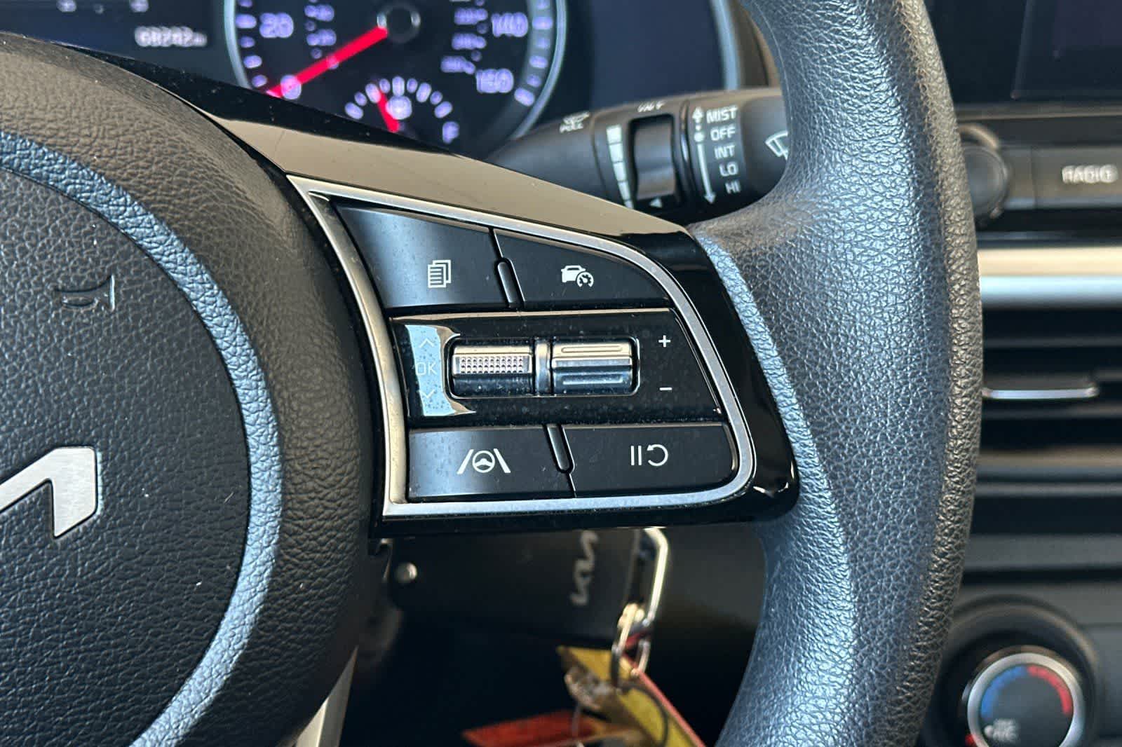 Thumbnail: 2023 Kia Forte - 23