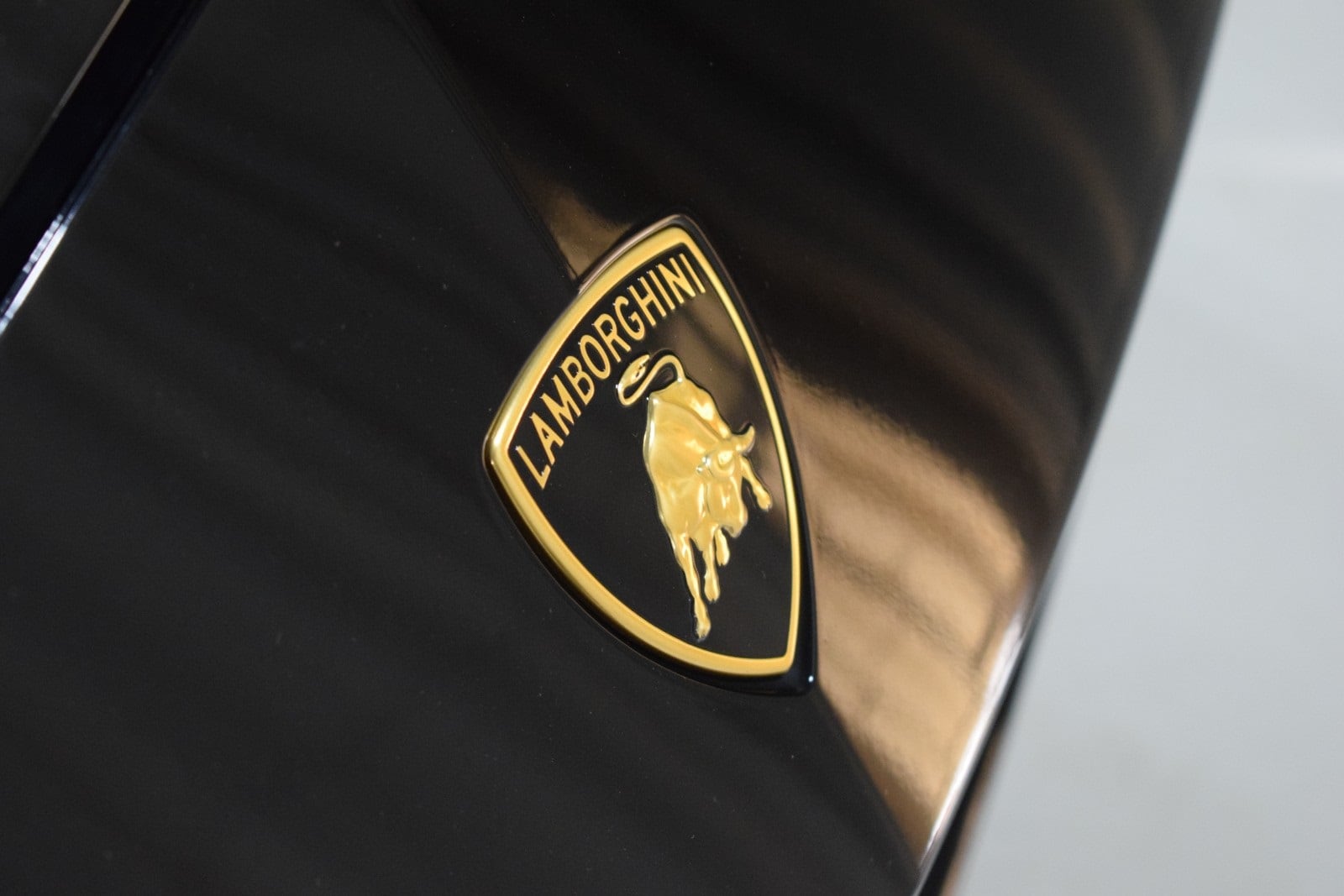 Thumbnail: 2023 Lamborghini Urus - 3