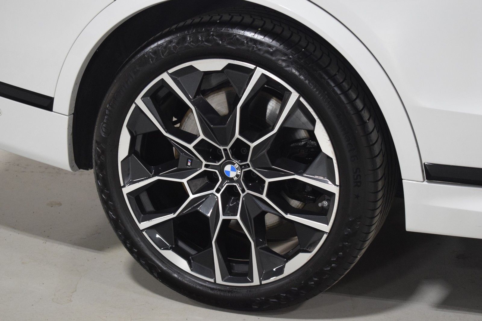 Thumbnail: 2026 BMW X7 - 15