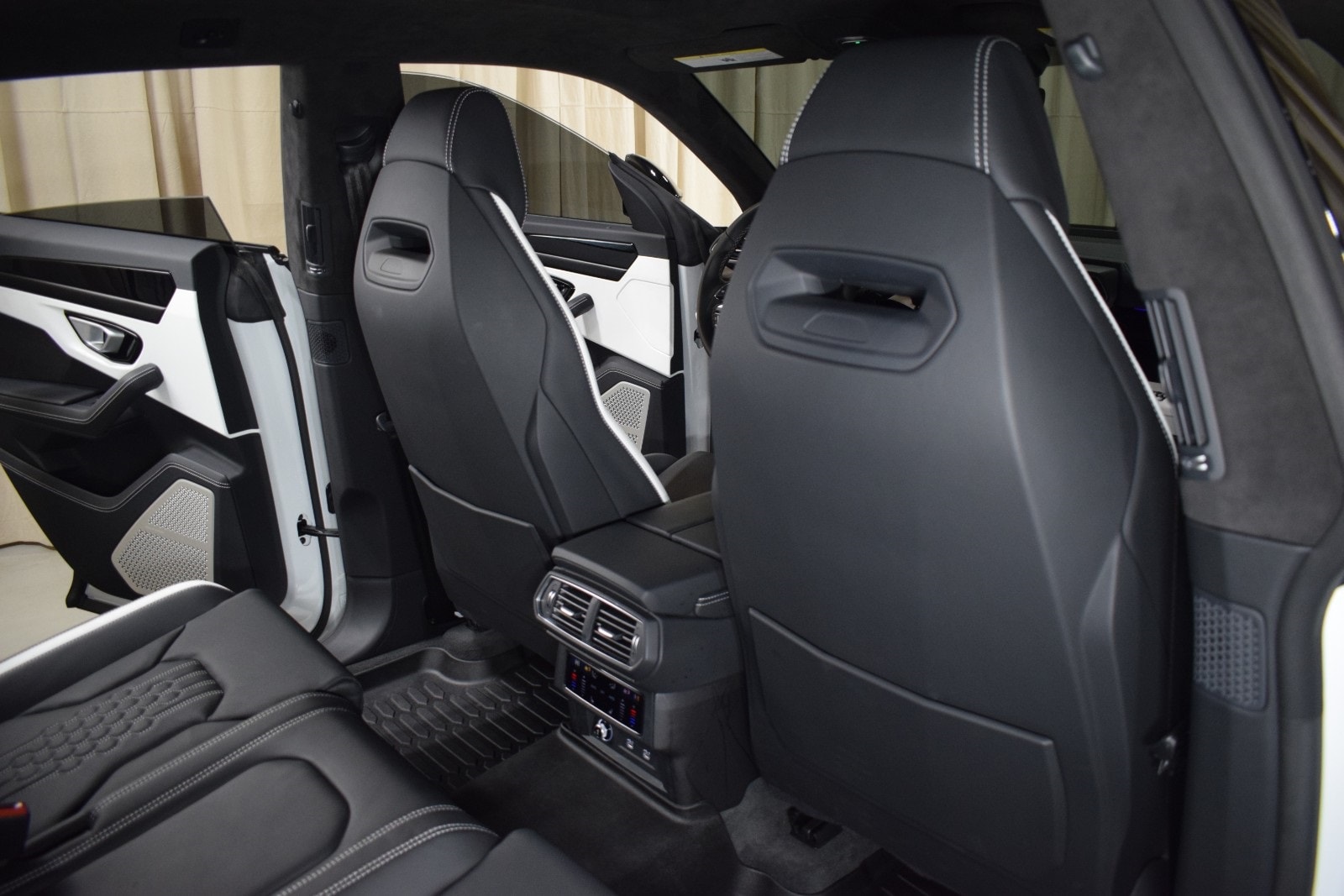 Thumbnail: 2024 Lamborghini Urus - 19