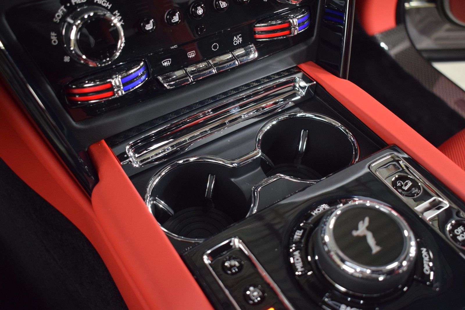 2026 Rolls-Royce Cullinan Black Badge - Photo 35