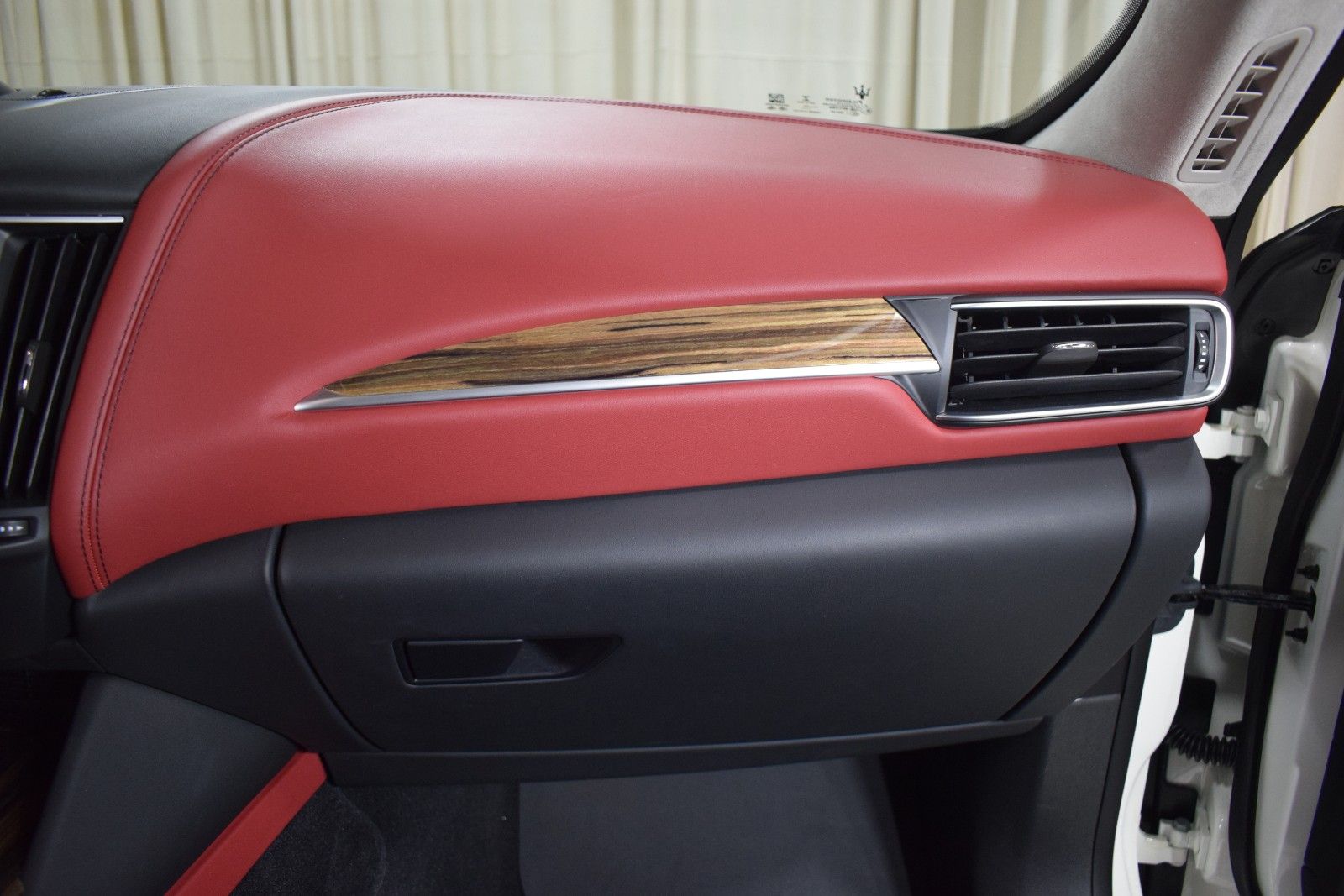 Thumbnail: 2022 Maserati Levante - 26