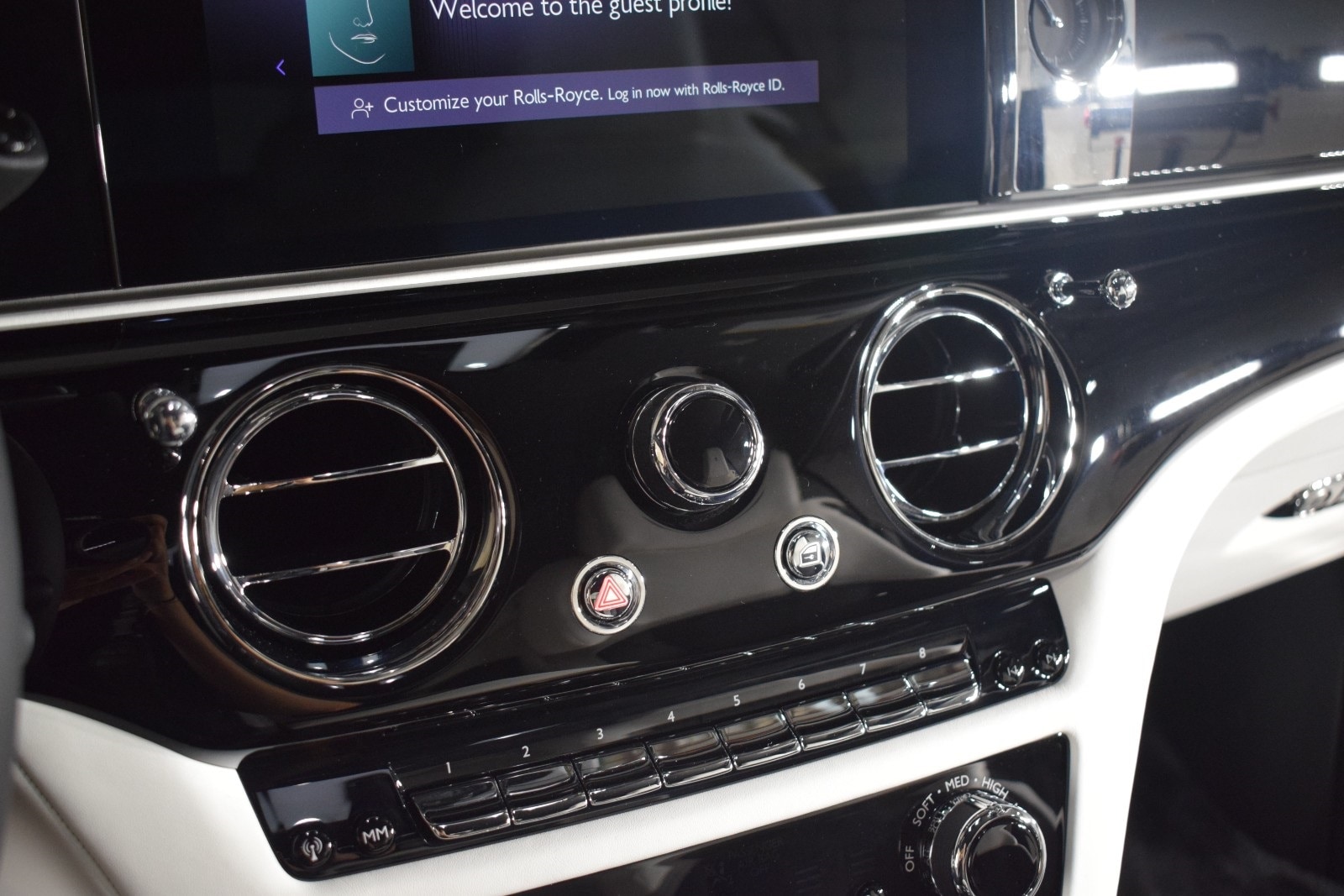 Thumbnail: 2024 Rolls-Royce Spectre - 32