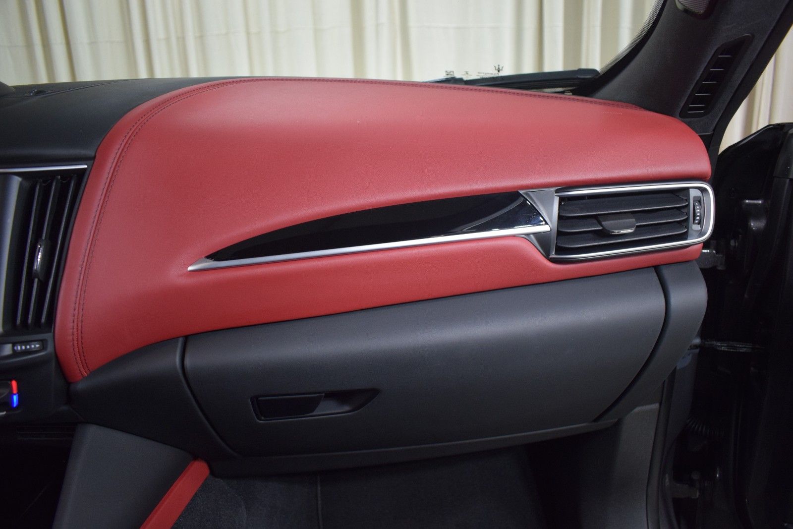 Thumbnail: 2022 Maserati Levante - 25