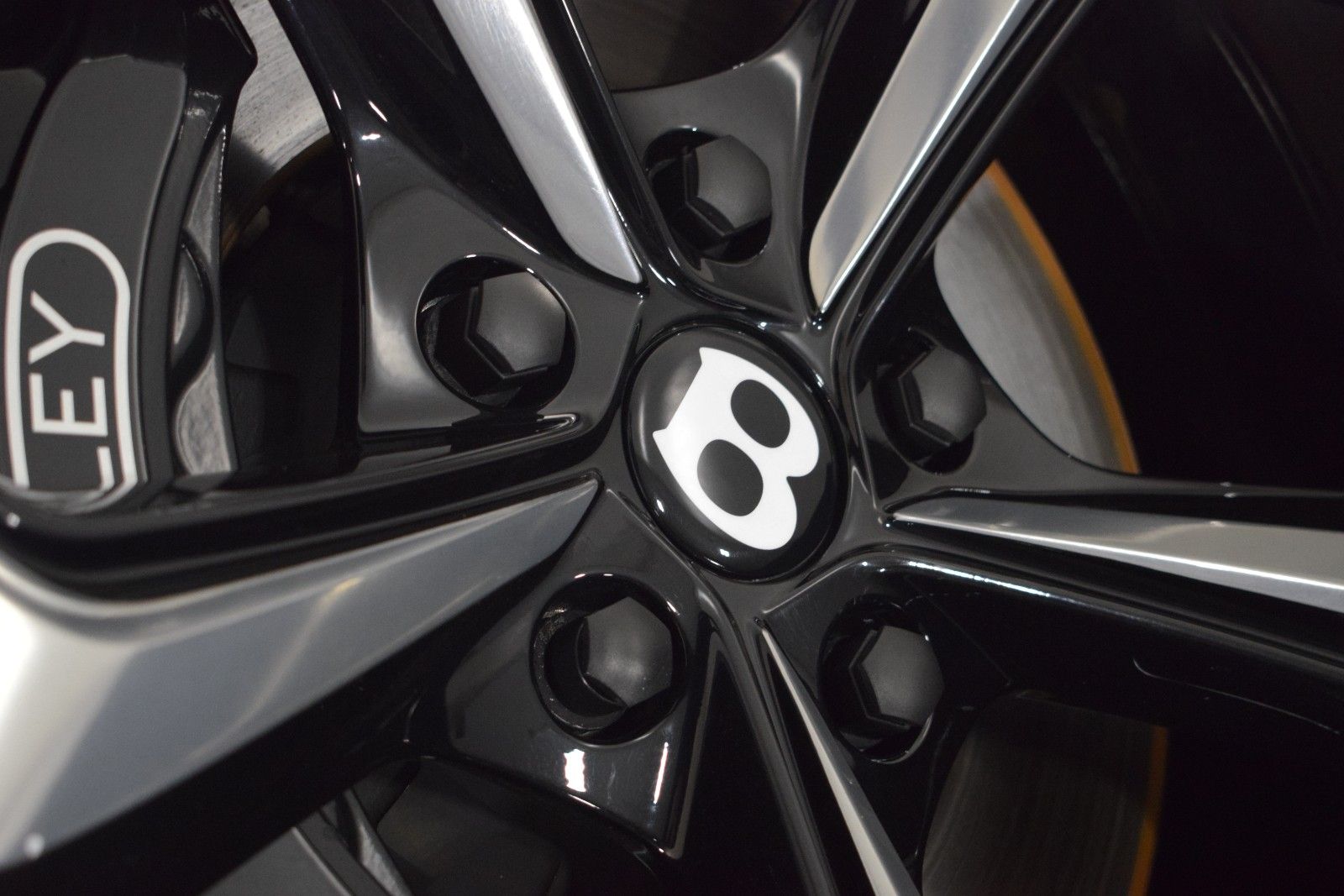 Thumbnail: 2022 Bentley Bentayga - 19