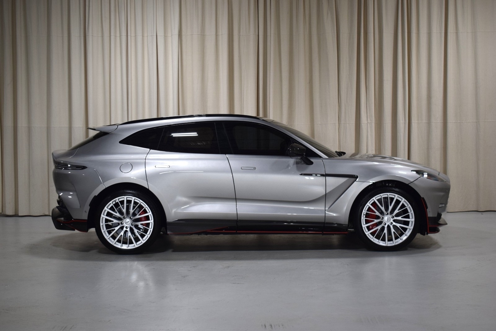 Thumbnail: 2023 Aston Martin DBX - 14
