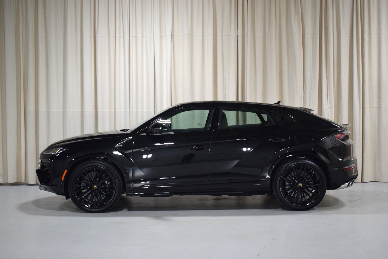 Thumbnail: 2025 Lamborghini Urus - 5