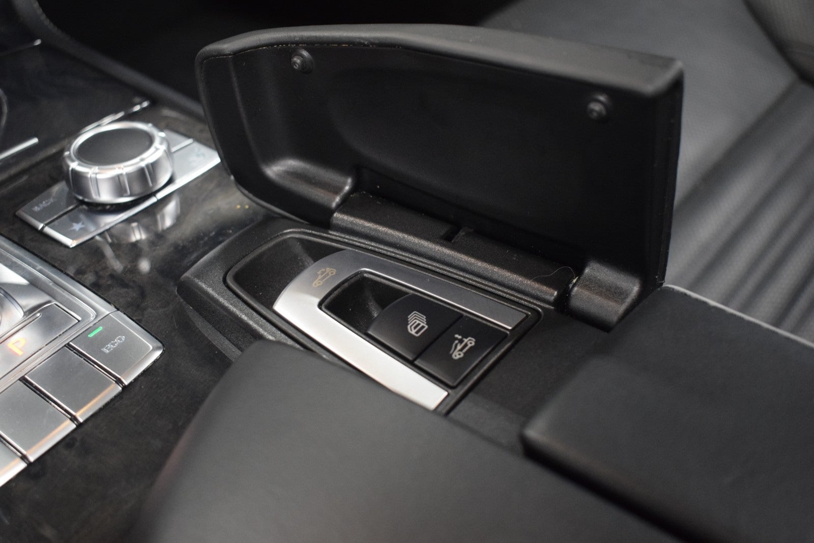 Thumbnail: 2013 Mercedes-Benz SL-Class - 36