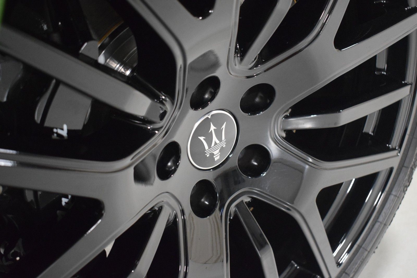 Thumbnail: 2023 Maserati Levante - 19