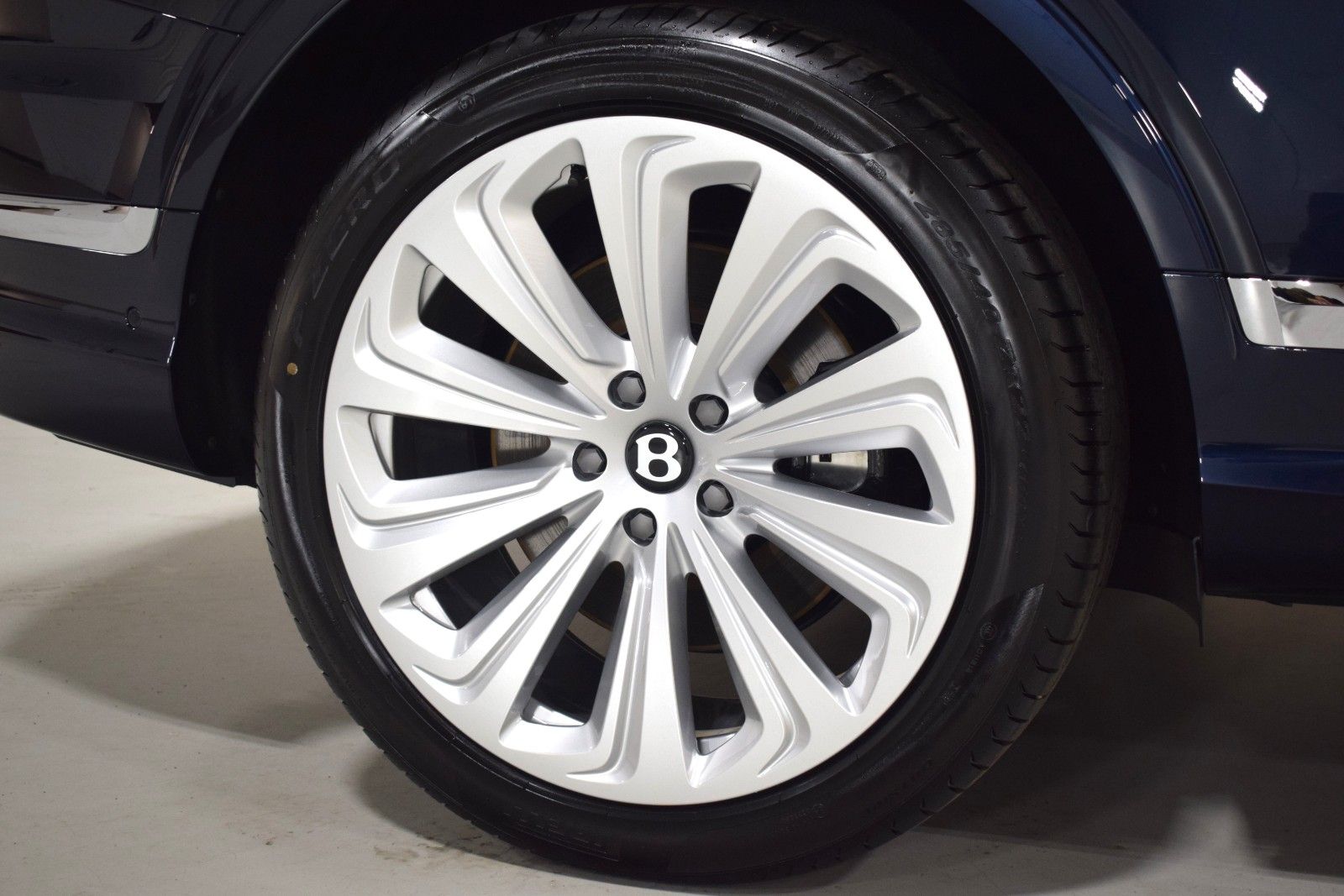 Thumbnail: 2025 Bentley Bentayga - 6