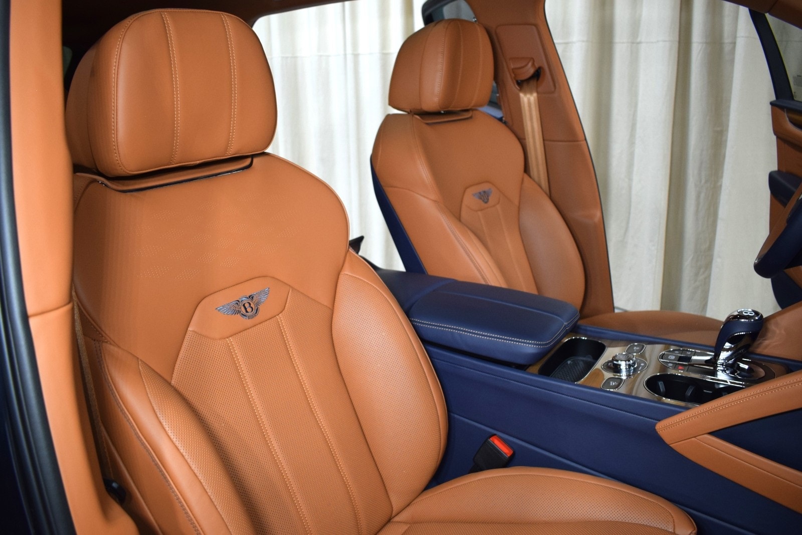 Thumbnail: 2025 Bentley Bentayga - 25