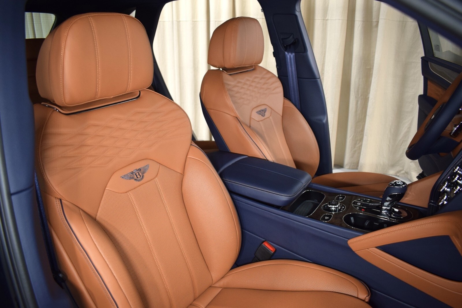 Thumbnail: 2025 Bentley Bentayga - 25