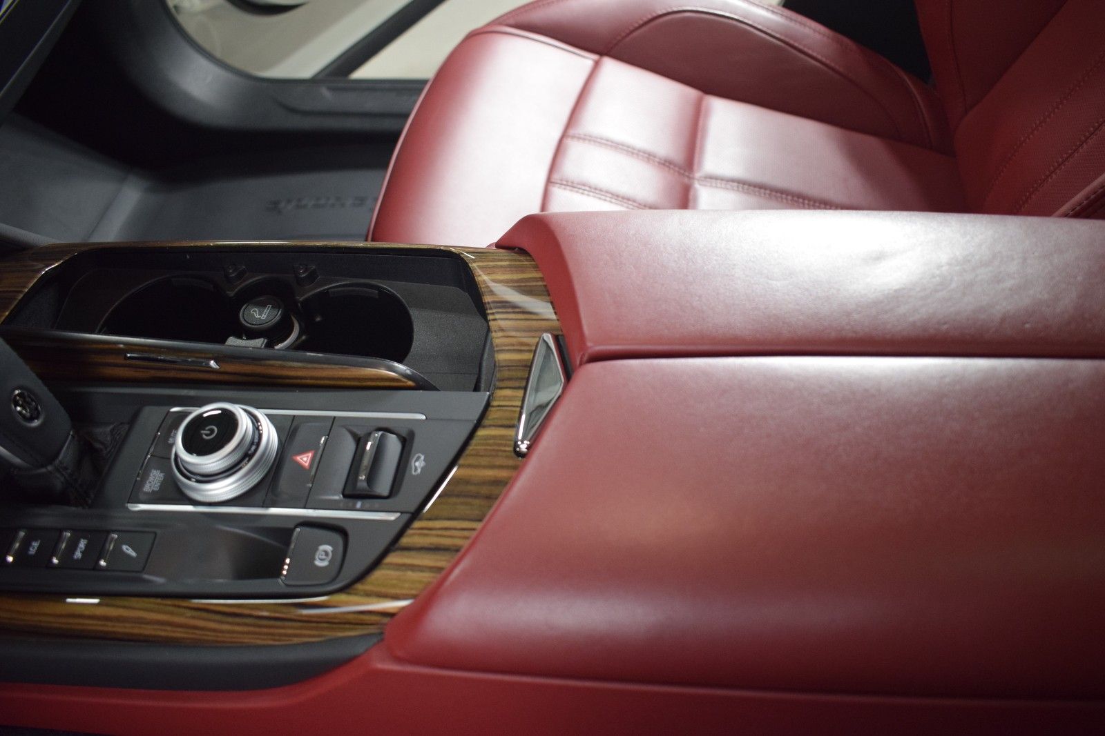 Thumbnail: 2022 Maserati Levante - 36