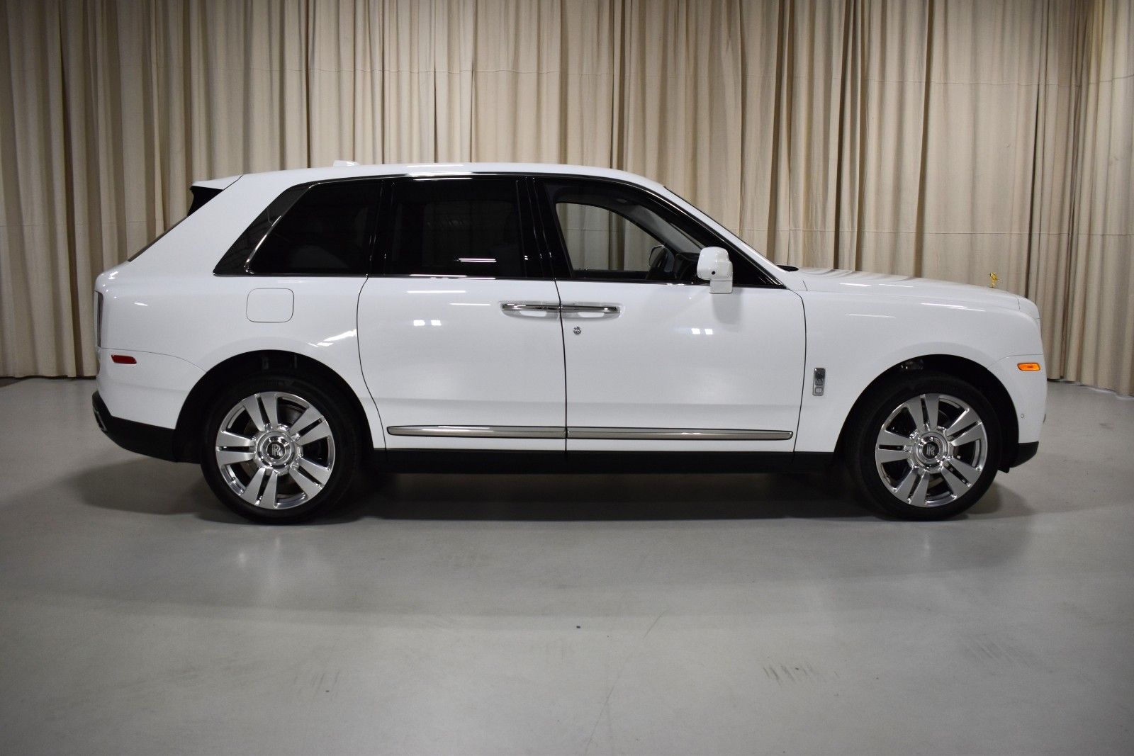 Thumbnail: 2024 Rolls-Royce Cullinan - 8