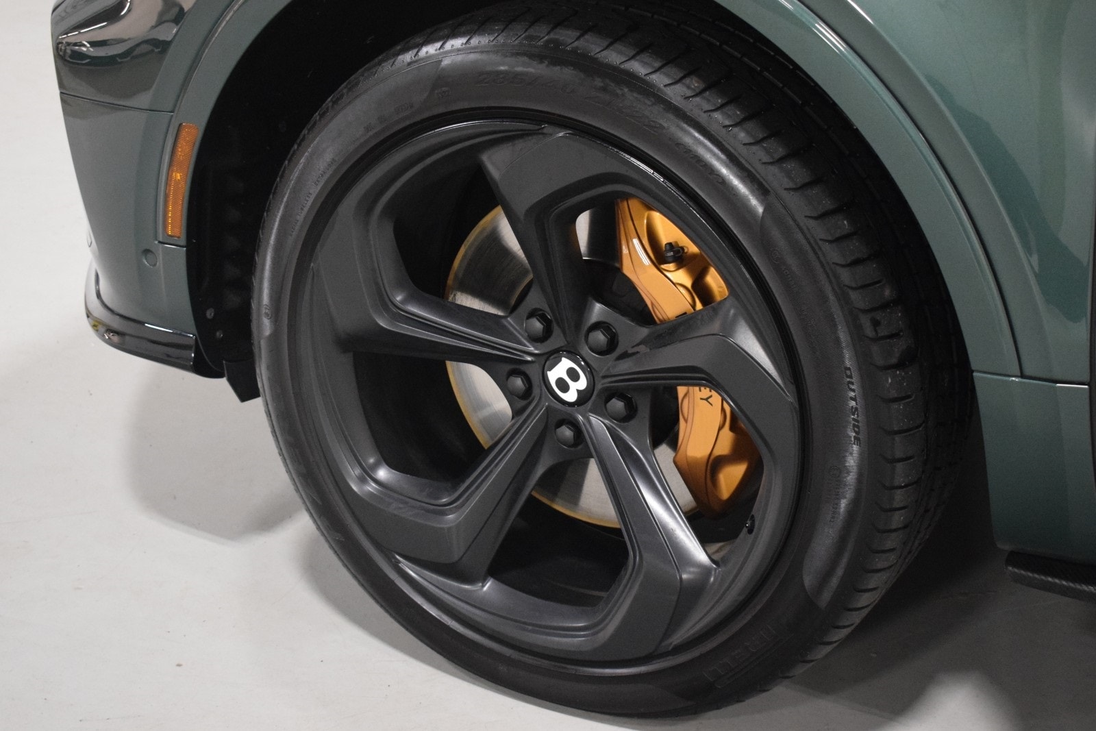 Thumbnail: 2022 Bentley Bentayga - 17