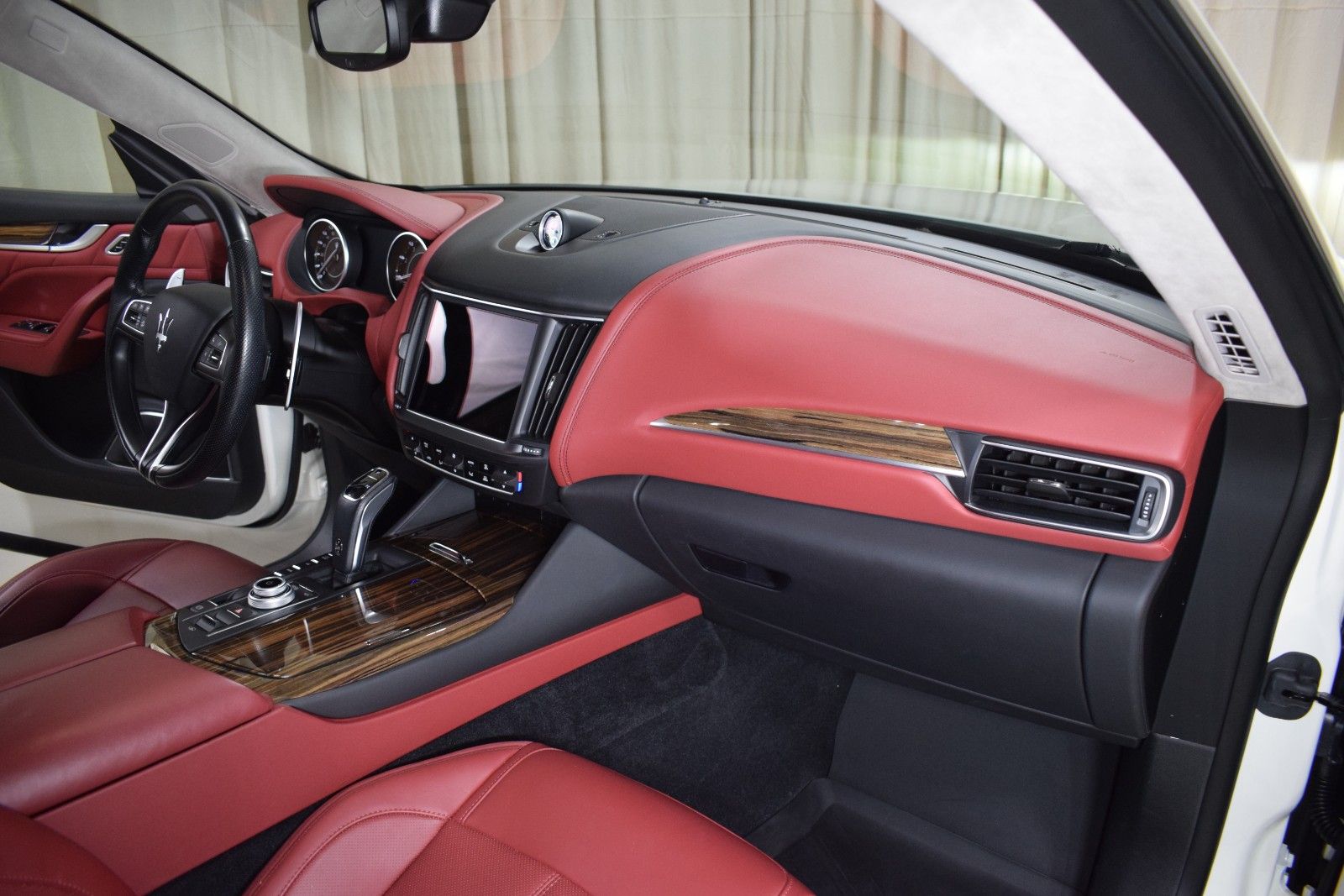 Thumbnail: 2022 Maserati Levante - 25