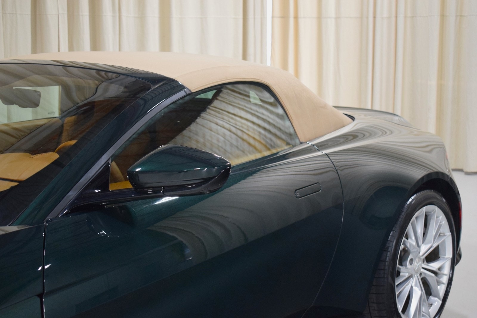 2021 Aston Martin Vantage  3