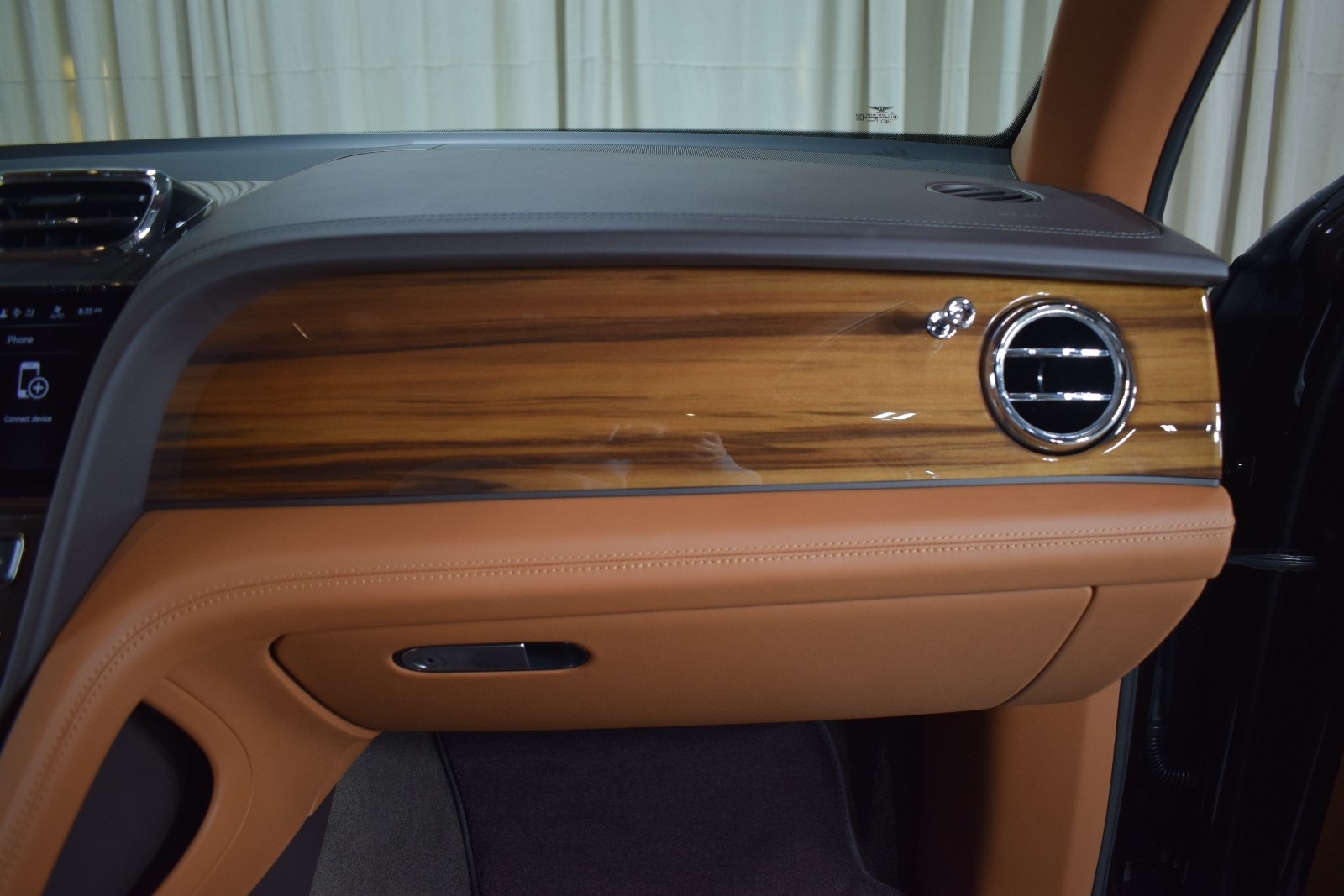 Thumbnail: 2025 Bentley Bentayga - 27