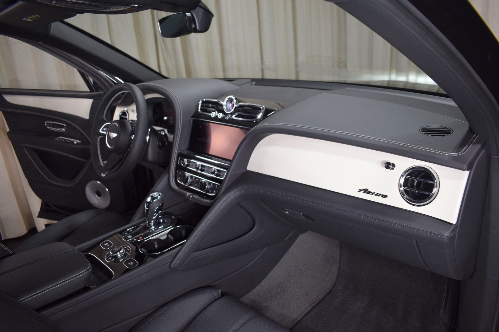 Thumbnail: 2024 Bentley Bentayga - 29