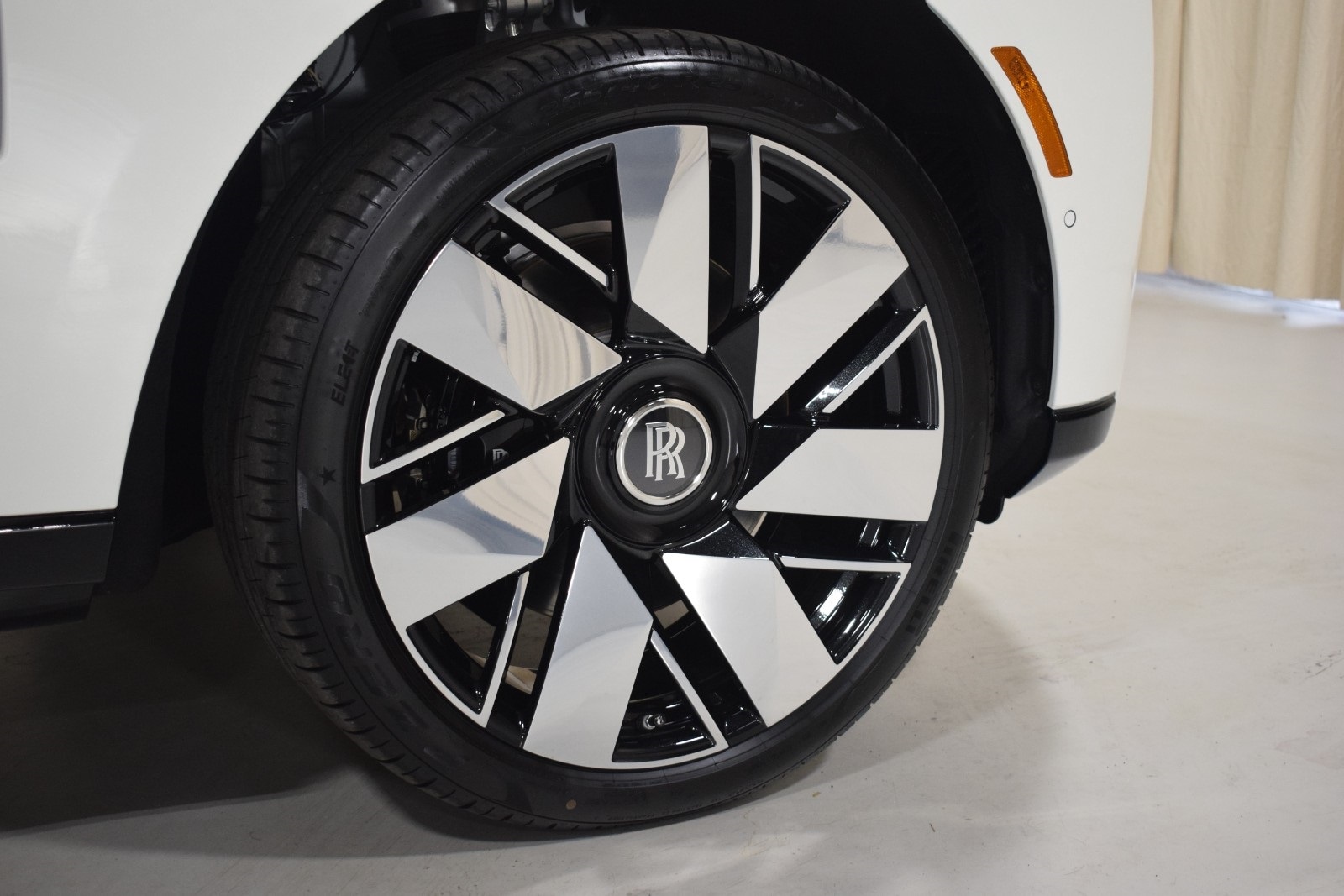 Thumbnail: 2026 Rolls-Royce Cullinan - 15