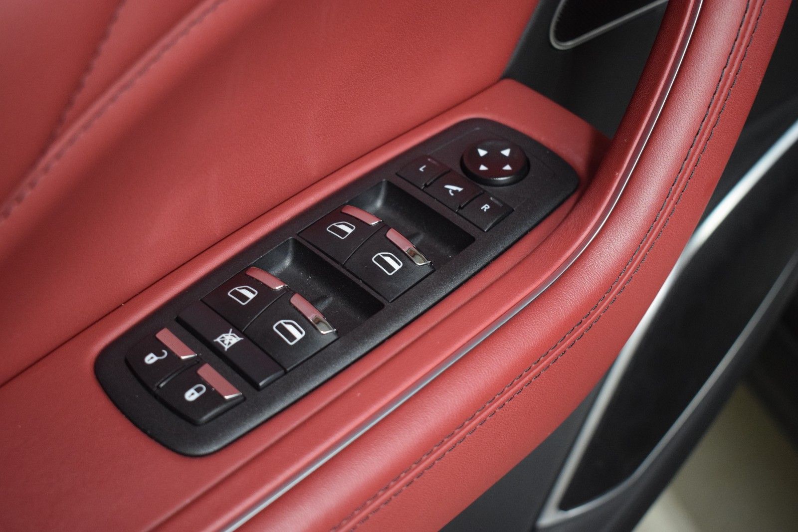 Thumbnail: 2022 Maserati Levante - 39