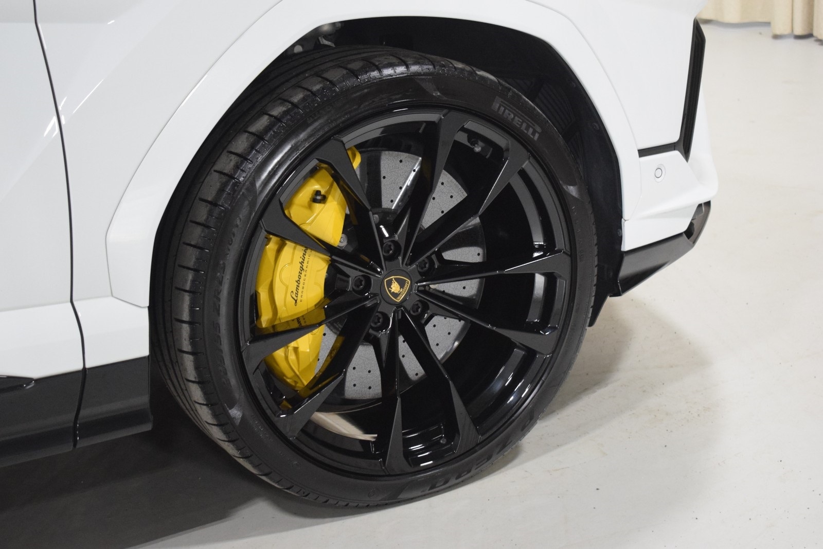 Thumbnail: 2024 Lamborghini Urus - 16