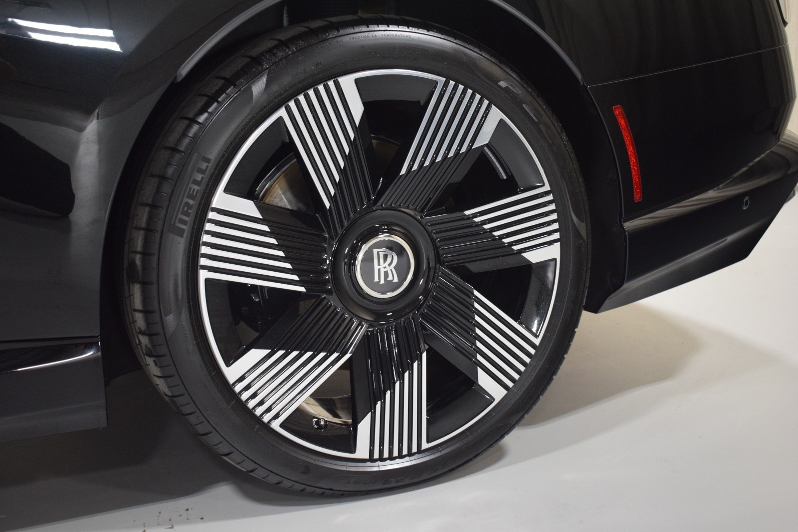 Thumbnail: 2024 Rolls-Royce Spectre - 17