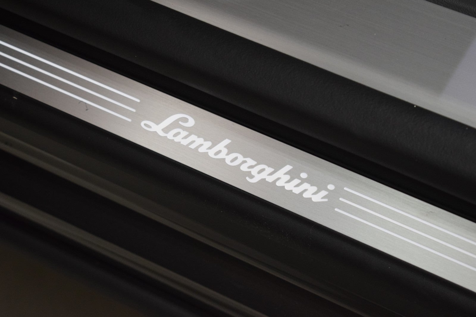 Thumbnail: 2025 Lamborghini Urus - 41