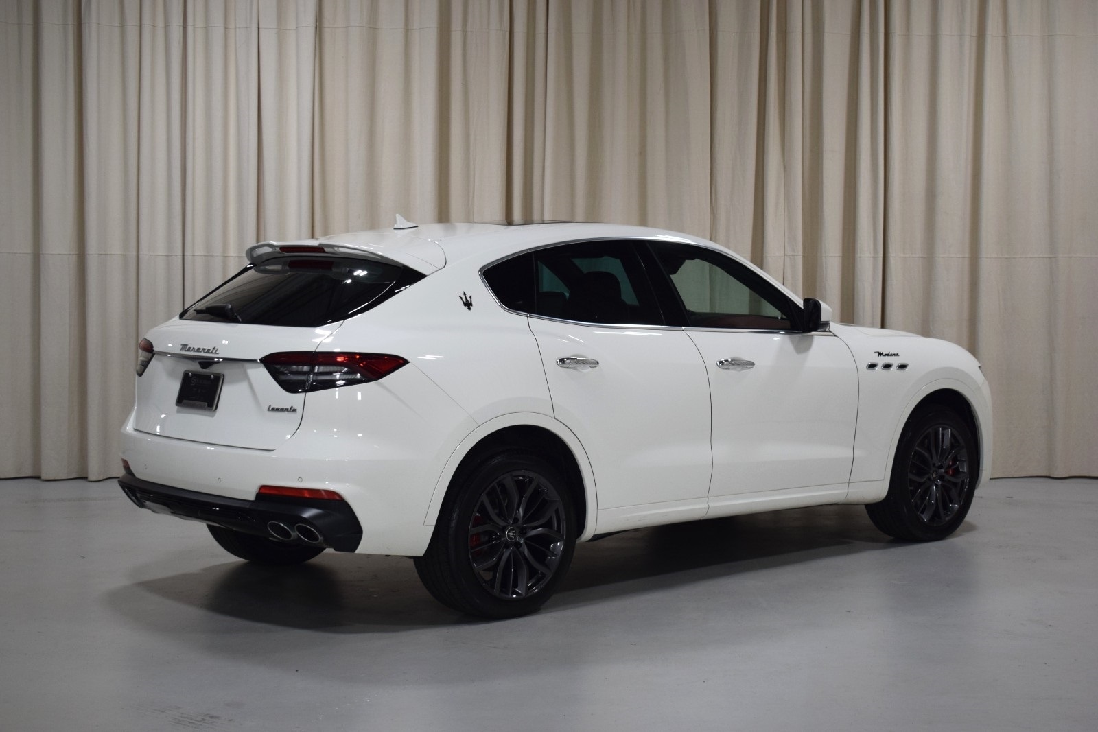 Thumbnail: 2022 Maserati Levante - 9