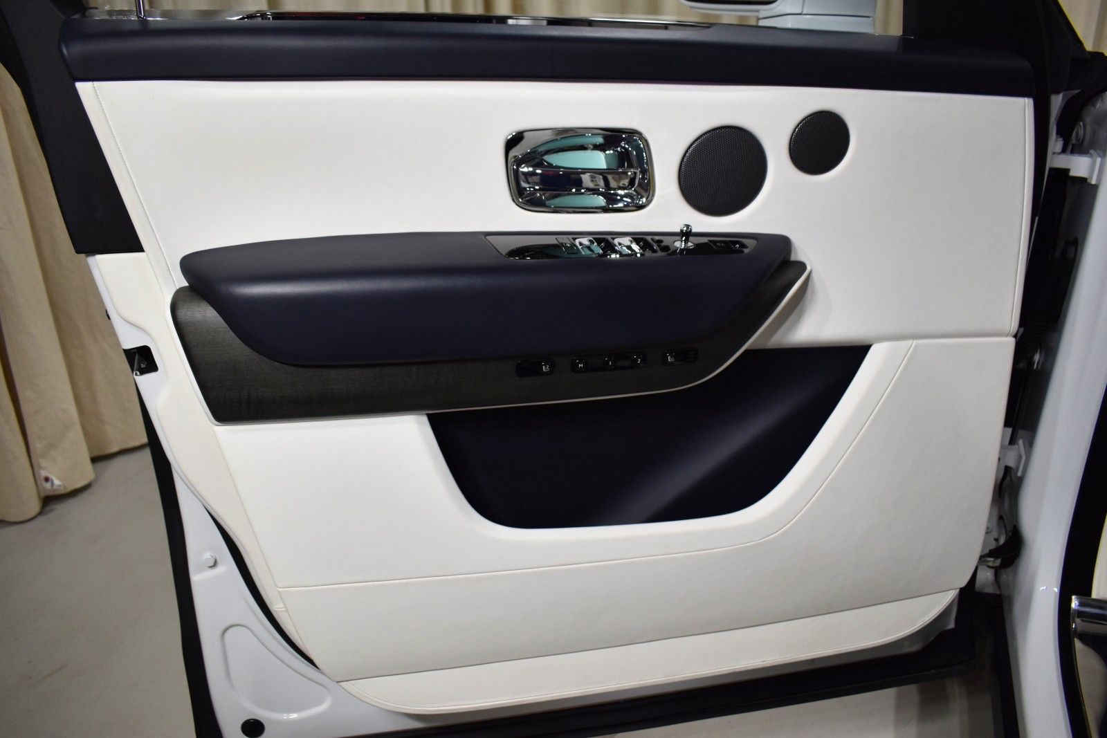 Thumbnail: 2024 Rolls-Royce Cullinan - 22