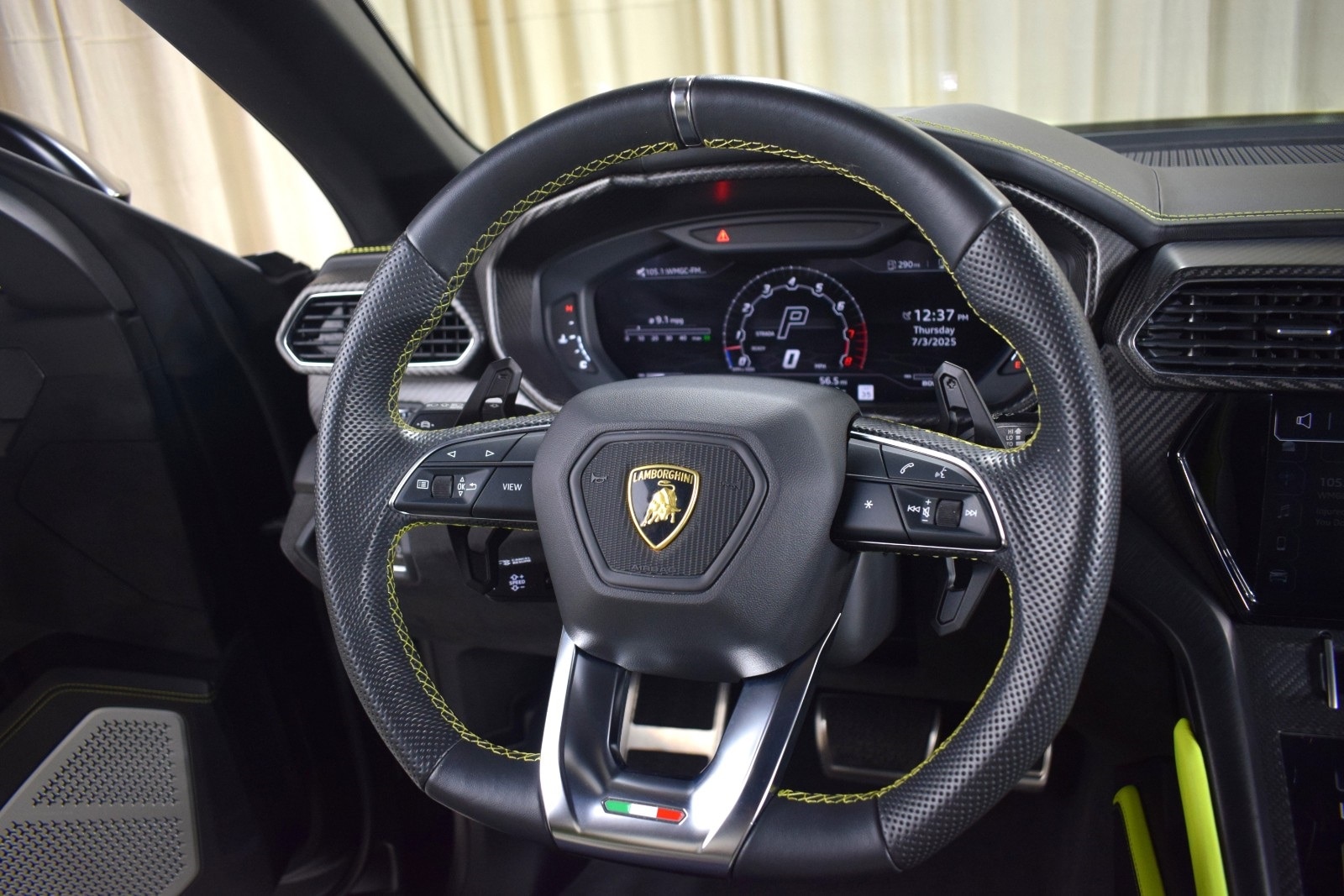 Thumbnail: 2022 Lamborghini Urus - 25