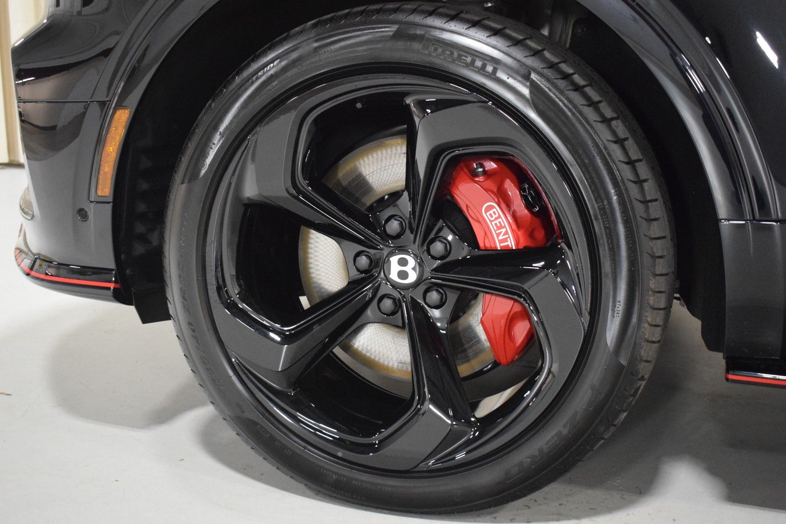 Thumbnail: 2025 Bentley Bentayga - 17