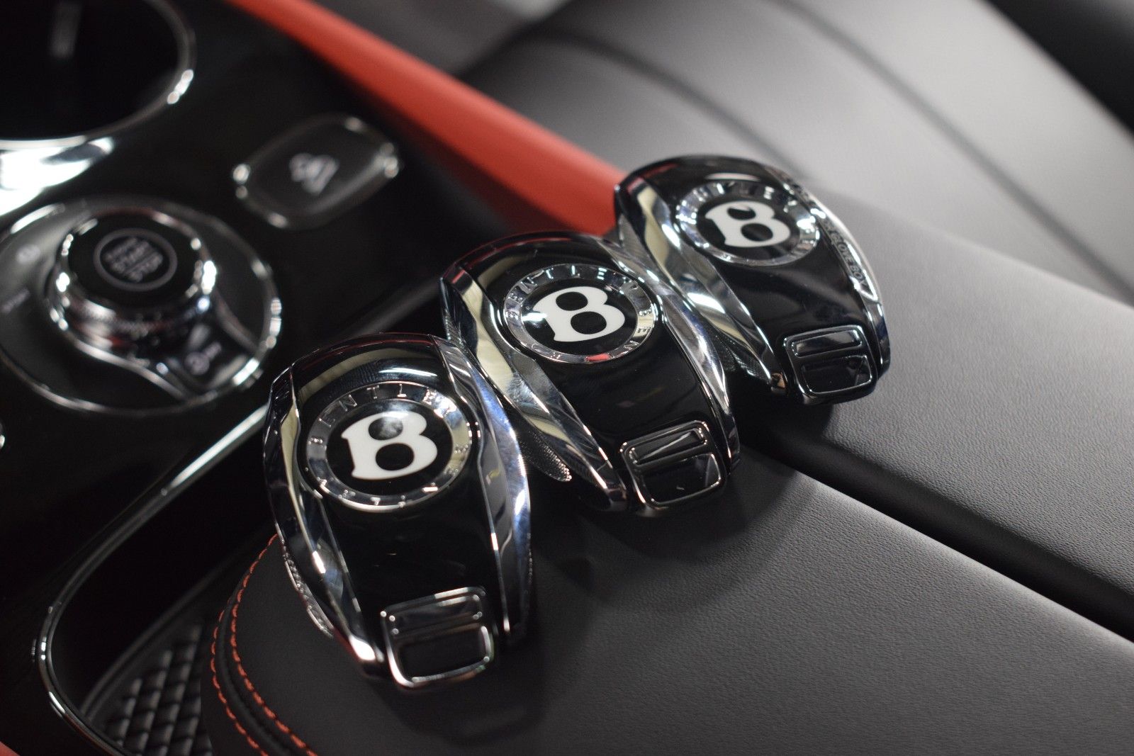 Thumbnail: 2025 Bentley Bentayga - 41