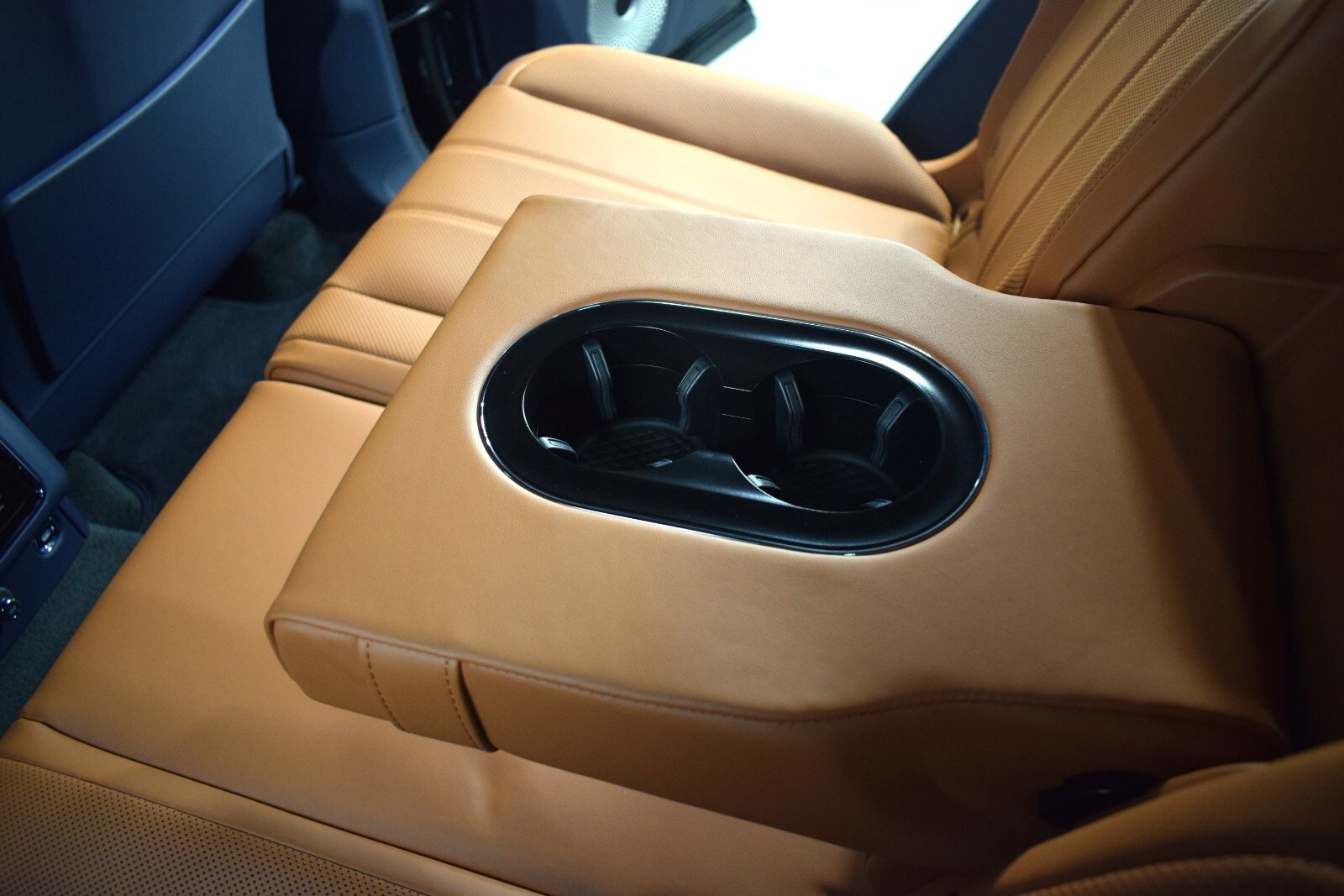 Thumbnail: 2025 Bentley Bentayga - 24