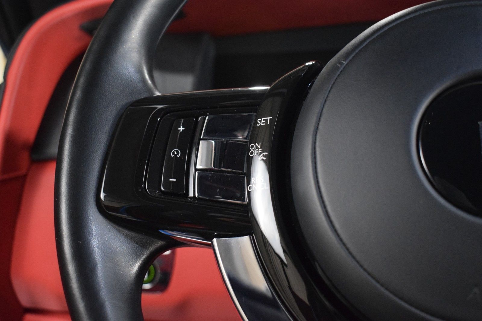 Thumbnail: 2022 Rolls-Royce Cullinan - 29