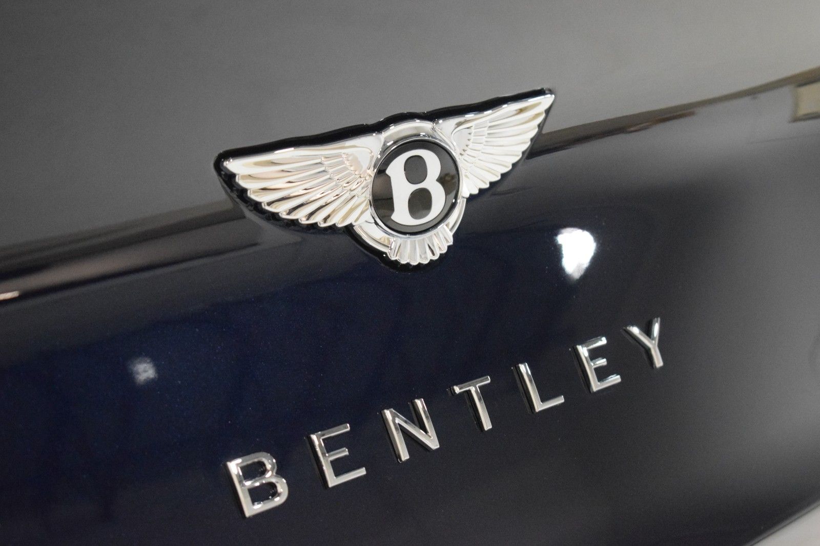 Thumbnail: 2025 Bentley Bentayga - 15