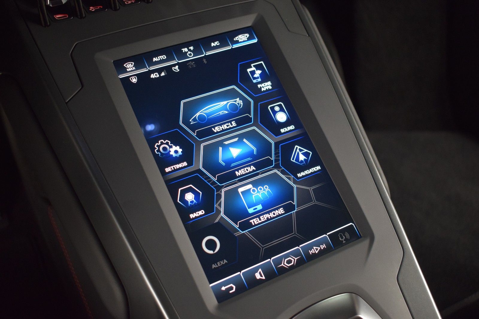 Thumbnail: 2023 Lamborghini Huracan - 32