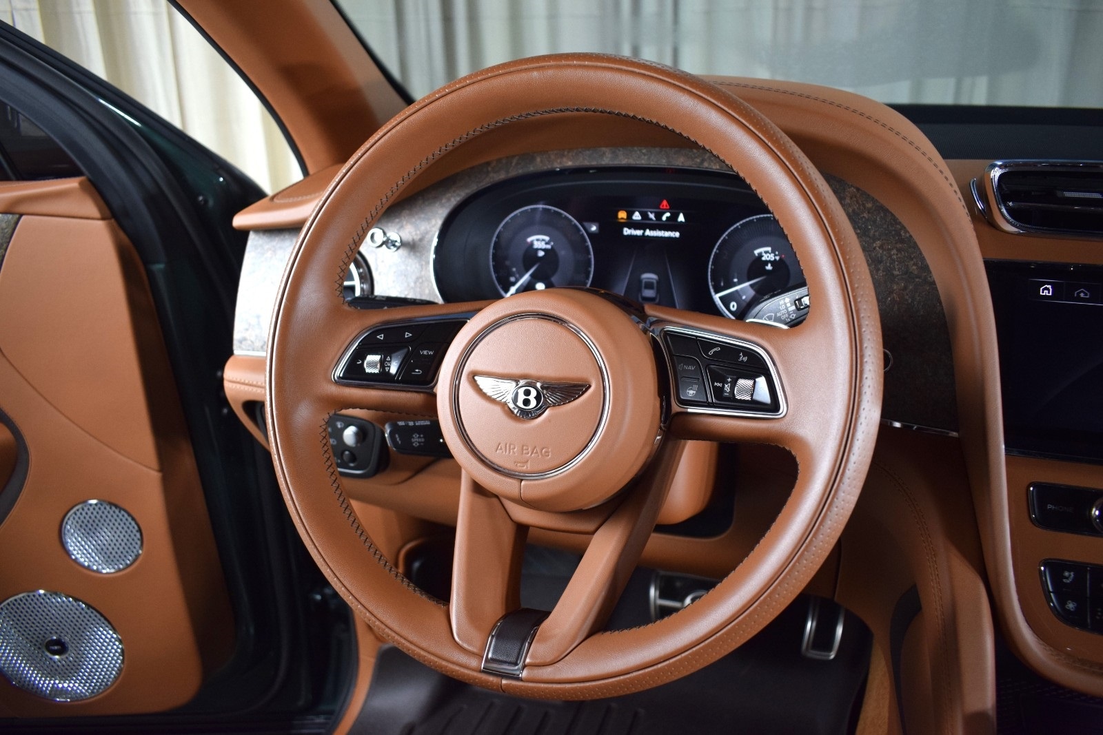 Thumbnail: 2022 Bentley Bentayga - 29