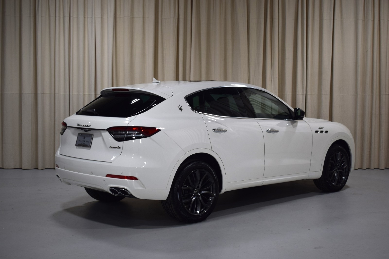 Thumbnail: 2024 Maserati Levante - 9