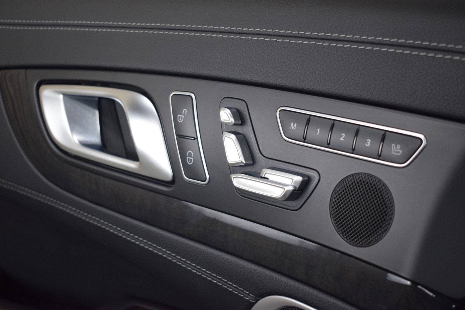 Thumbnail: 2013 Mercedes-Benz SL-Class - 41