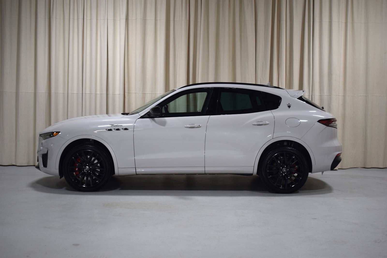 Thumbnail: 2022 Maserati Levante - 5