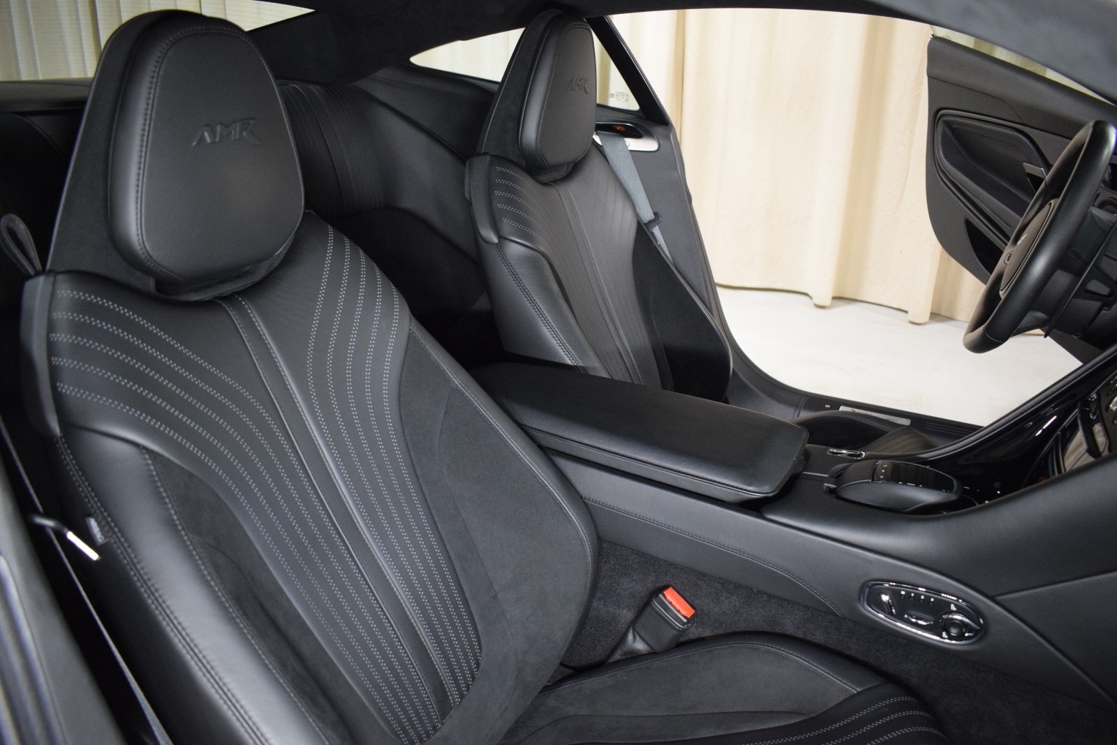 Thumbnail: 2020 Aston Martin DB11 - 20