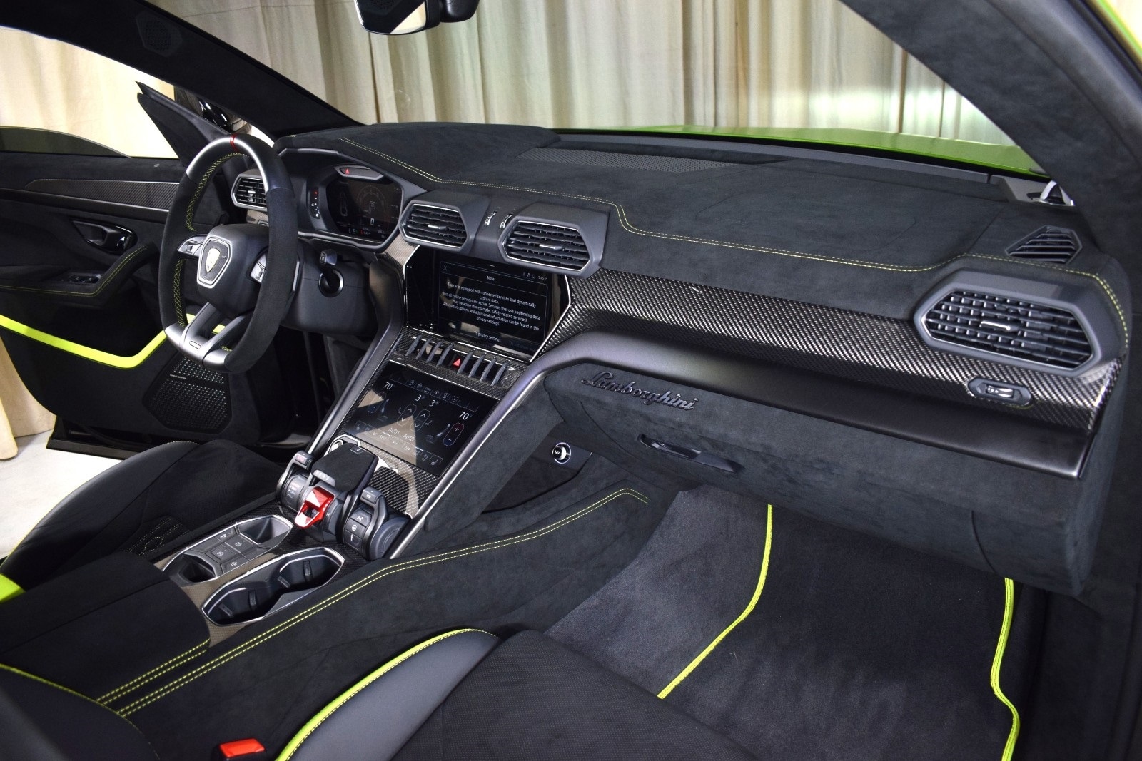 Thumbnail: 2023 Lamborghini Urus - 24