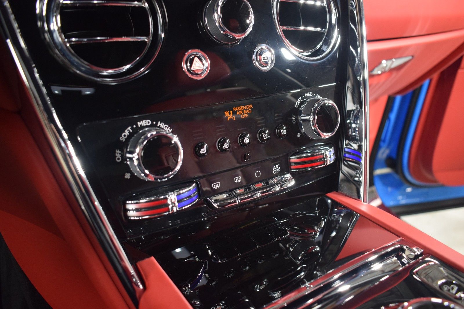 Thumbnail: 2022 Rolls-Royce Cullinan - 35