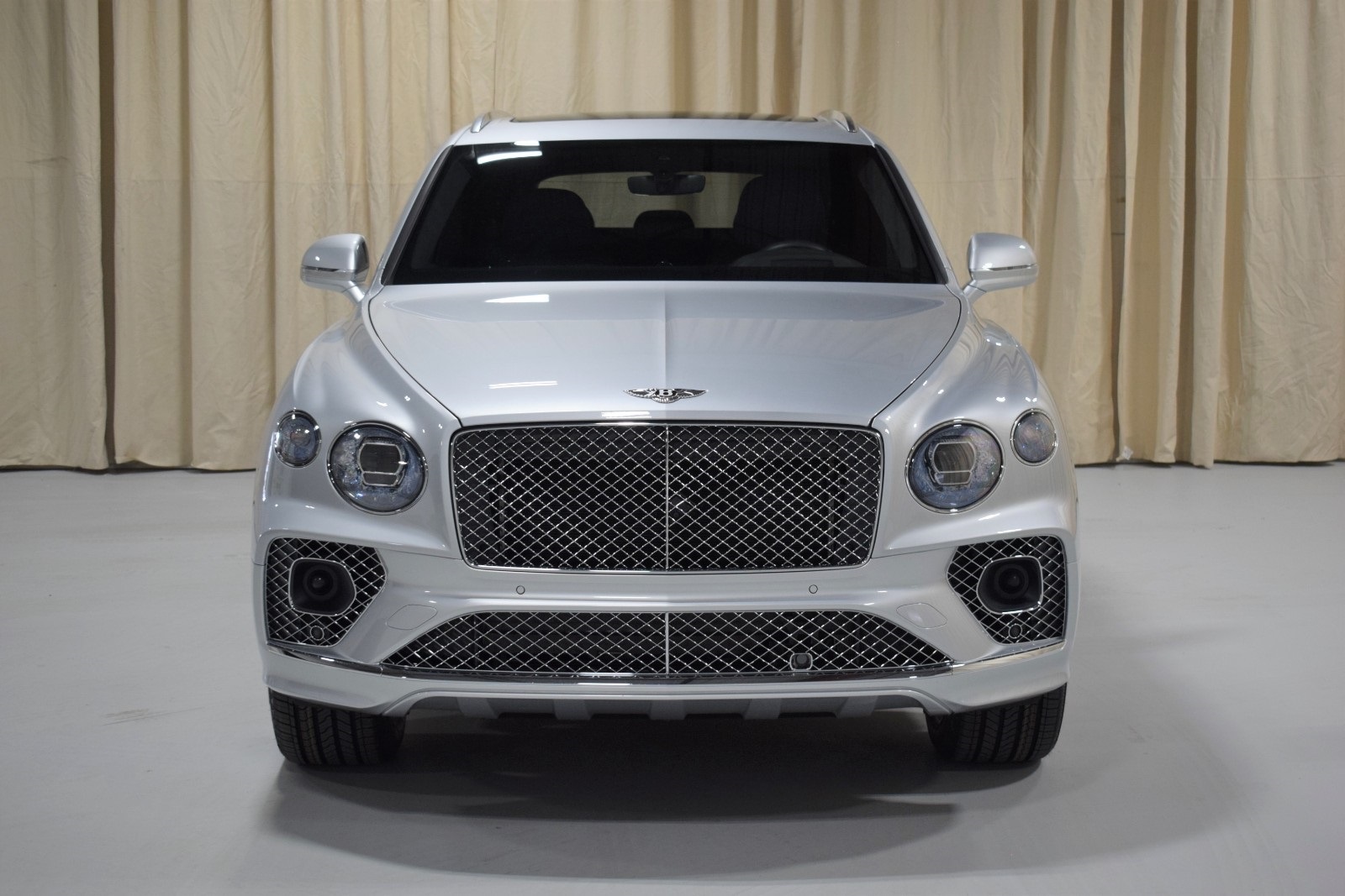 2021 Bentley Bentayga  16