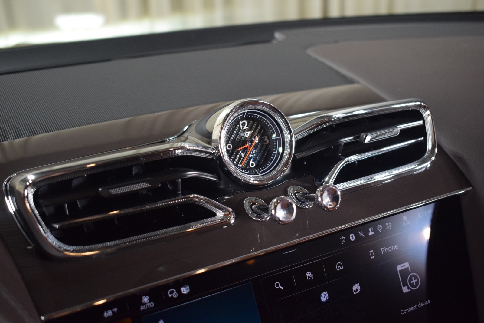 Thumbnail: 2025 Bentley Bentayga - 33