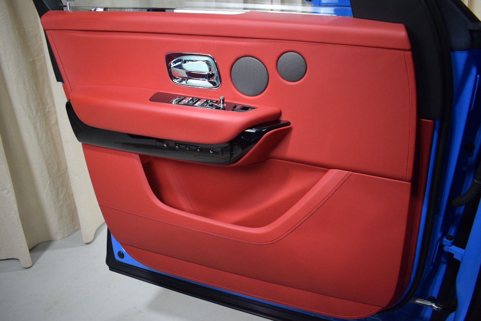 Thumbnail: 2022 Rolls-Royce Cullinan - 39