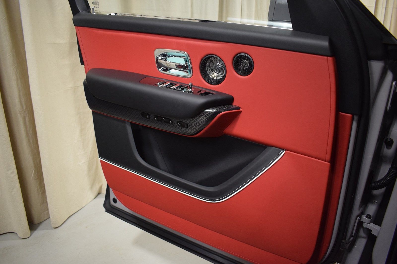 2026 Rolls-Royce Cullinan Black Badge - Photo 38