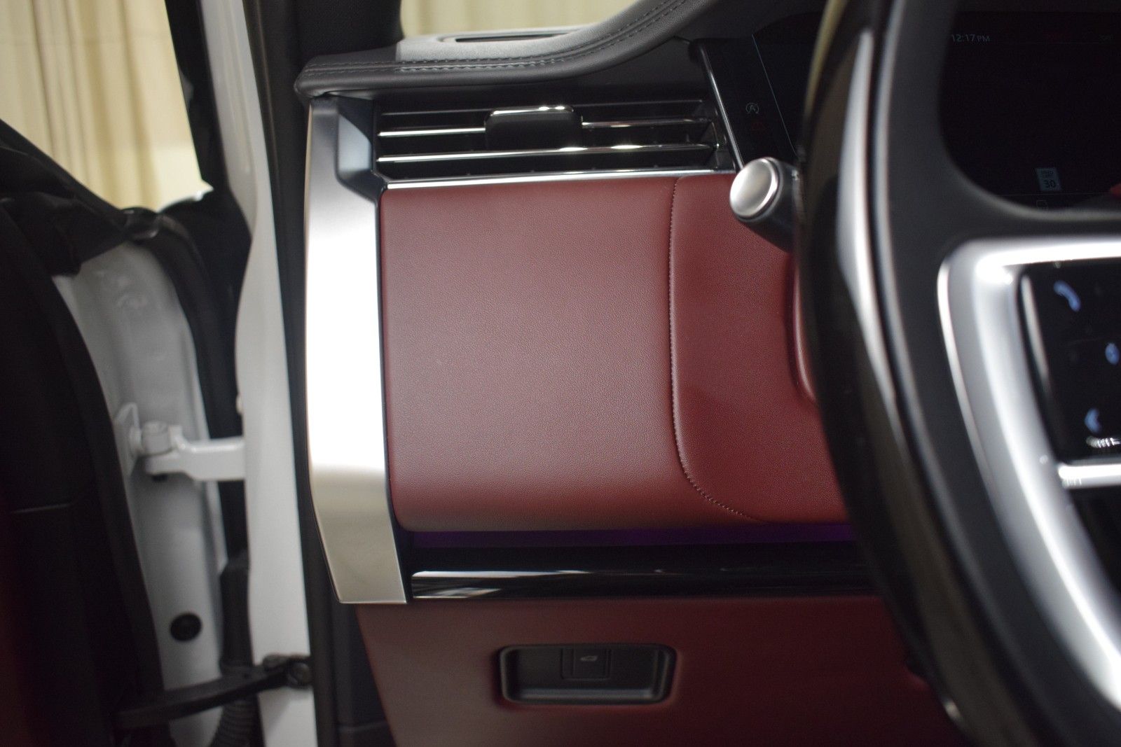 Thumbnail: 2023 Land Rover Range Rover - 28