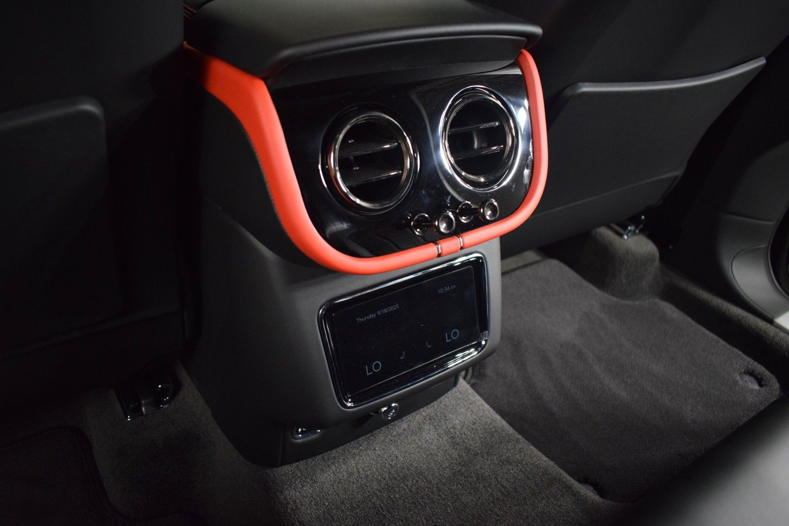 Thumbnail: 2025 Bentley Bentayga - 22